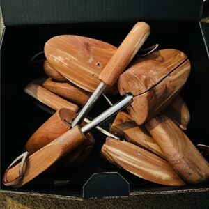 6 pairs of Cedar tree shoes in size XL (shoe sizes 12-14)